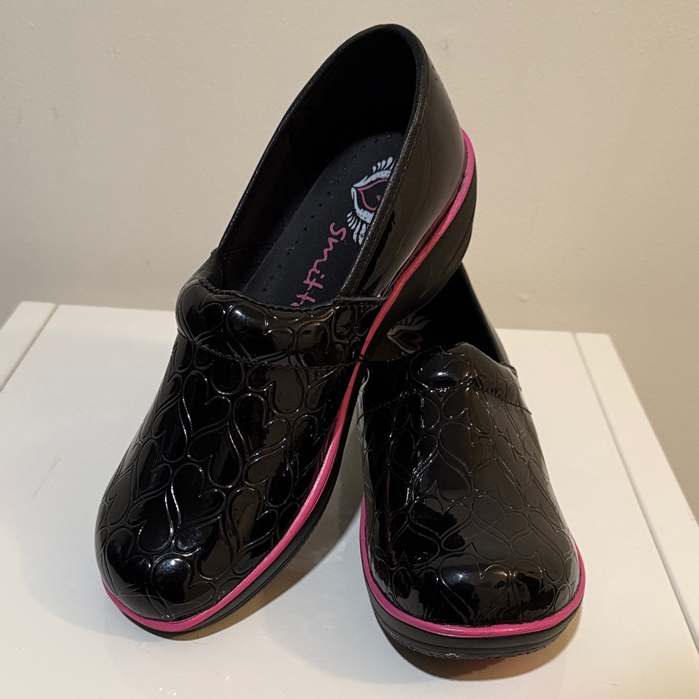 Smitten Women's HearthrobBlack and Pink Heart Nursing Mules Size 40 (9/9.5) NWOT
